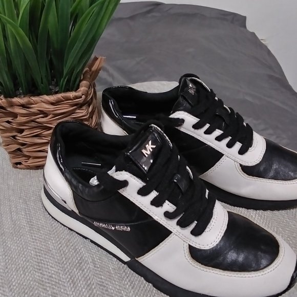 MICHAEL Michael Kors leather black and white  Allie Trainer size 6M - Picture 13 of 14
